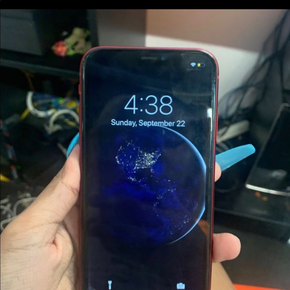 RED IPHONE XR - Picture 2 of 3